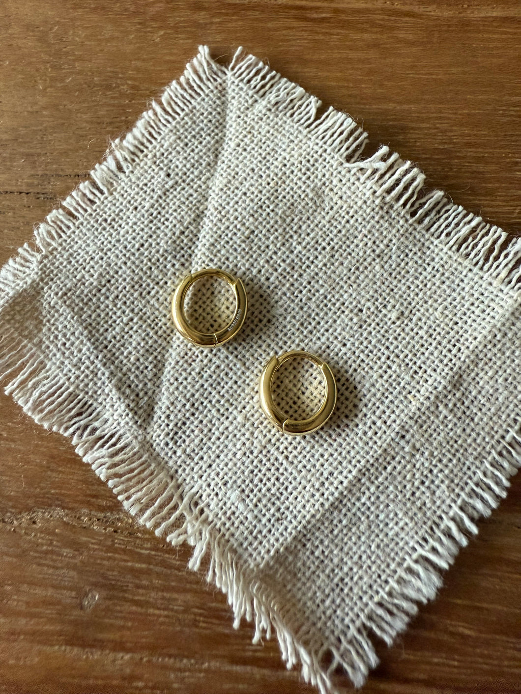 Tiny oval hoop