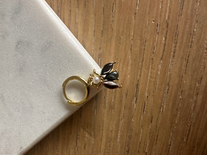 Black pearl bee