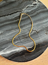 Load image into Gallery viewer, Golden necklace
