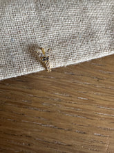 Load image into Gallery viewer, Mariposa hoop