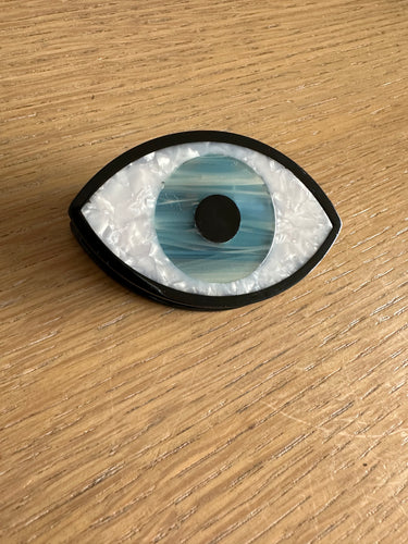 Clip eye