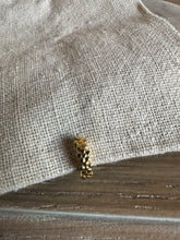 Load image into Gallery viewer, Flower hoop