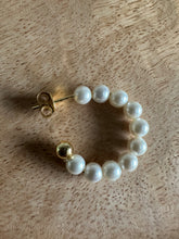 Load image into Gallery viewer, Big pearl hoop